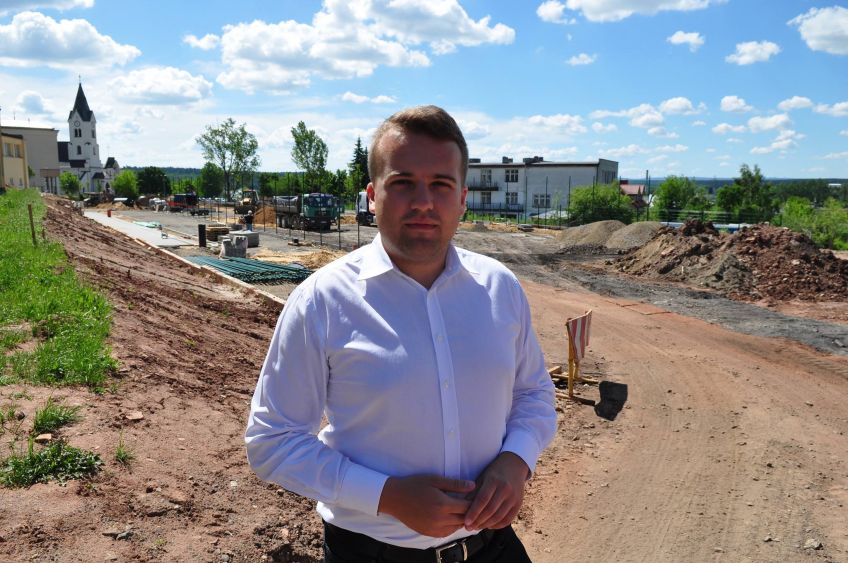 Prezydent Miasta Marek Materek na placu budowy przy SP nr 10 images