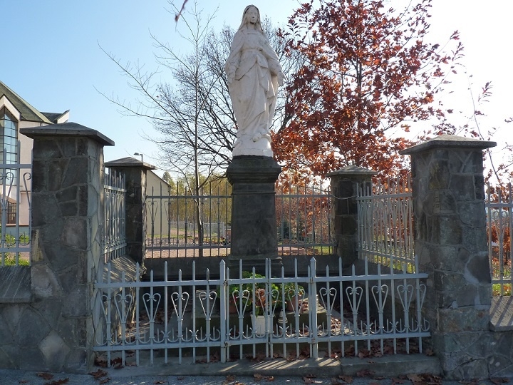 Figura Matki Boskiej przy ul. Kościelnej images