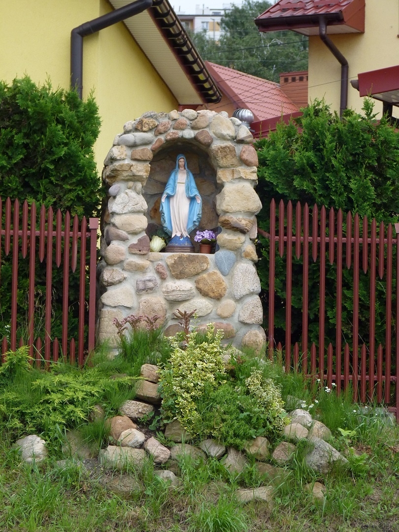 Kapliczka Matki Bożej przy ul. Nadrzecznej