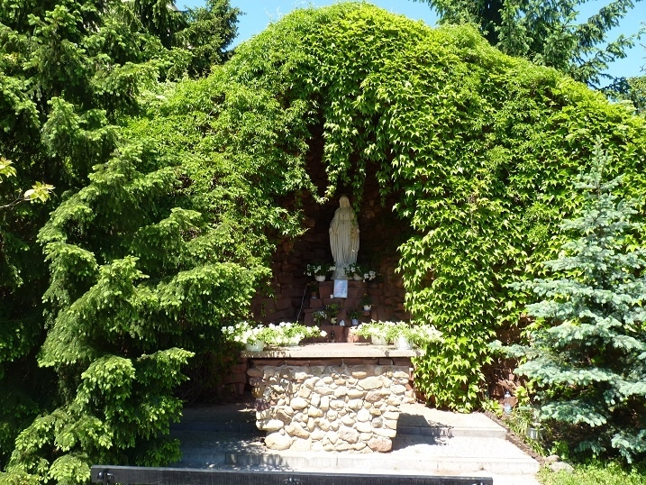 Kapliczka Matki Bożej przy ul. Jana Pawła II