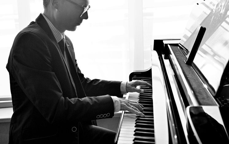 Kamil Urbański Trio media.png